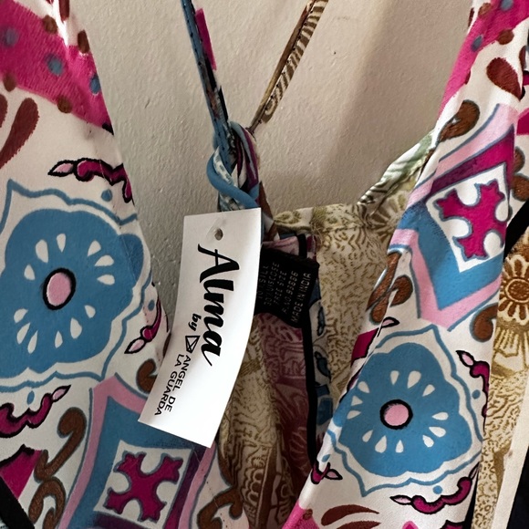 Short dress new with tag - Picture 2 of 3